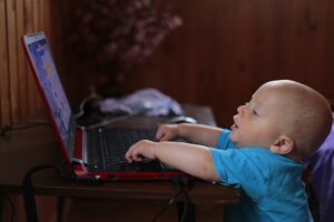 איך למנוע מהילדים להיחשף לתכנים לא הולמים ברשת